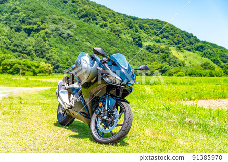 Summer bike touring Satoyama forest full of green f-3 light tone Summer bike touring Satoyama forest full of green f-3 light tone 91385970