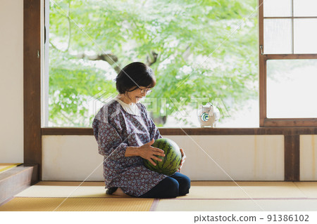 Japanese-style room grandma watermelon Japanese-style room grandma watermelon 91386102