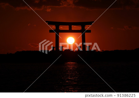 A red torii gate on Lake Hamana on Bentenjima. Sunset A red torii gate on Lake Hamana on Bentenjima. Sunset 91386225