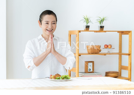 健康的中年女性生活方式 91386510
