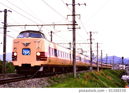 1999 Series 381 L Limited Express Kuroshio 9 車在阪和線上運行 91388530