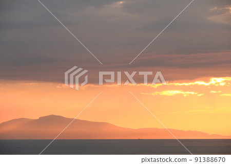 夕陽染紅的瀨戶內海 夕陽染紅的瀨戶內海 91388670