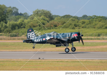 沃特 F4U-4 海盜船艦載戰鬥機起飛 沃特 F4U-4 海盜船艦載戰鬥機起飛 91388838