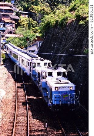 1999 DE10 Double-headed Island Express Shikoku running on the Dosan Line 91390111