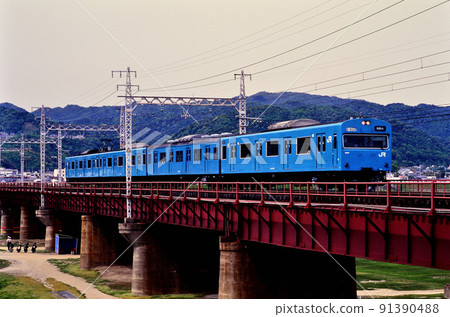 1999 4 cars of 103 series ordinary train running on Hanwa Line 91390488