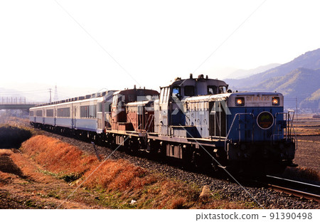 1999 DE10 Double-headed Island Express Shikoku running on the Mugi Line 91390498