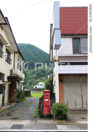 Miyagi Osaki Naruko Onsen Scenery with a round post (Takakan Shoten) 91390904