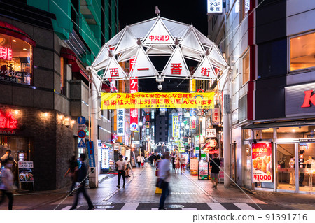 《東京》池袋西口夜間娛樂區 《東京》池袋西口夜間娛樂區 91391716