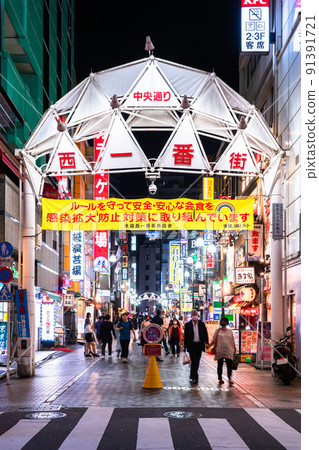 《東京》池袋西口夜間娛樂區 《東京》池袋西口夜間娛樂區 91391721