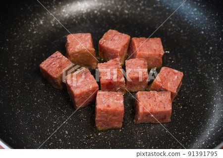 烤骰子牛排 91391795