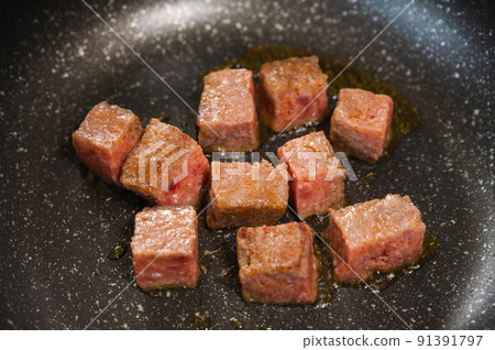 烤骰子牛排 91391797