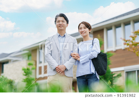 Married couple middle marriage home 91391982