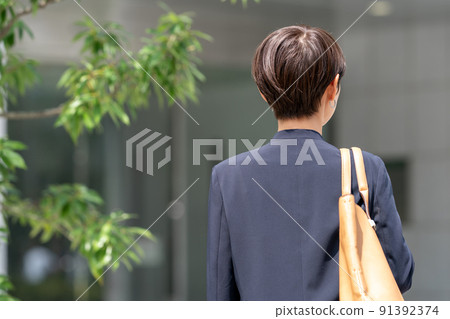 中女後視套裝 91392374