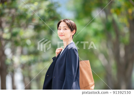 中間女人商業肖像 91392530