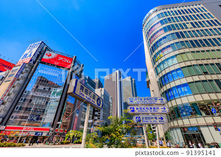 東京都新宿區西新宿街景 新宿大衛隊西十字路口 91395141