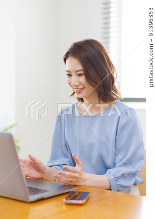 在家工作的女性』 91396353