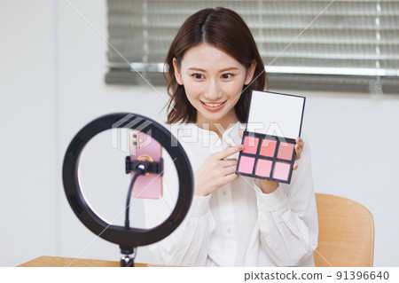 女性拍攝化妝視頻 91396640