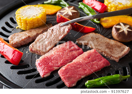 烘烤yakiniku 91397627