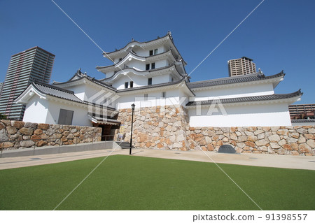 A slightly looking up view of the front (south side) of Amagasaki Castle that shines in the blue sky, Amagasaki City, Hyogo Prefecture A slightly looking up view of the front (south side) of Amagasaki Castle that shines in the blue sky, Amagasaki City, Hyogo Prefecture 91398557
