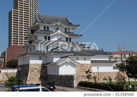 兵庫縣尼崎市映照藍天的尼崎城正面（南側）和西側全景 91398560