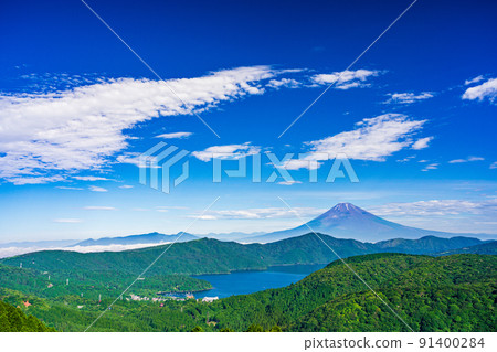 （神奈川縣）雨季結束後從箱根大觀山展望台看到的富士山 91400284