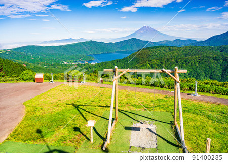 (Kanagawa Prefecture) Mt. Fuji seen from the Hakone Daikanzan Observatory after the end of the rainy season (Kanagawa Prefecture) Mt. Fuji seen from the Hakone Daikanzan Observatory after the end of the rainy season 91400285