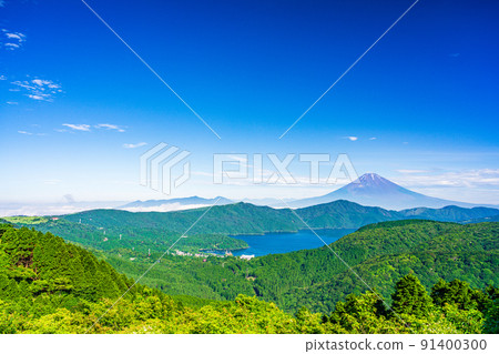 (Kanagawa Prefecture) Mt. Fuji seen from the Hakone Daikanzan Observatory after the end of the rainy season (Kanagawa Prefecture) Mt. Fuji seen from the Hakone Daikanzan Observatory after the end of the rainy season 91400300