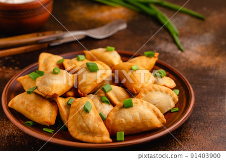 Dumplings, filled with mashed potatoes. 91403900