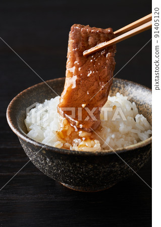 用米飯吃烤肉 91405120