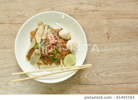 stir fried thin rice noodle with pork meatball dressing dry shrimp in black sweet soy sauce on plate  91405565