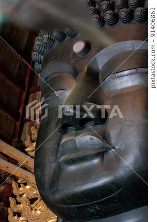 2022 年 5 月 10 日在東大寺大佛殿 Roshana 佛像的佛像 91406861