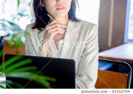 Business woman Business scene 91410704