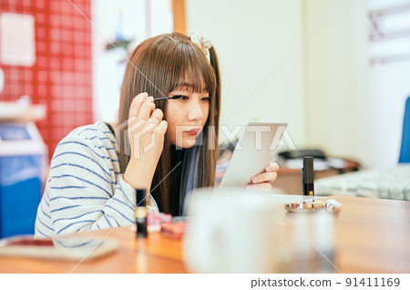 女大學生化妝穿衣服 91411169