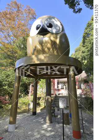 A large owl at the main shrine of Torinokosansho Shrine, located on the prefectural border between Tochigi and Ibaraki prefectures. A large owl at the main shrine of Torinokosansho Shrine, located on the prefectural border between Tochigi and Ibaraki prefectures. 91411370