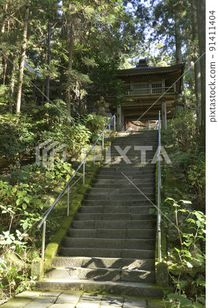 A stone staircase leading to the main shrine of Torinokosansho Shrine, located on the prefectural border between Tochigi and Ibaraki prefectures. A stone staircase leading to the main shrine of Torinokosansho Shrine, located on the prefectural border between Tochigi and Ibaraki prefectures. 91411404