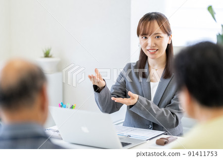 Sales consultation, explanation, will, inheritance, advancement, customer service, visitor, elderly couple meeting Sales consultation, explanation, will, inheritance, advancement, customer service, visitor, elderly couple meeting 91411753