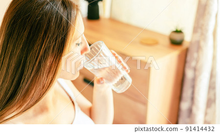 Pregnant water drinking woman. Young pregnancy mother drink water. Pregnant lady waiting of baby. Glass of water. Concept of maternity, expectation. 91414432