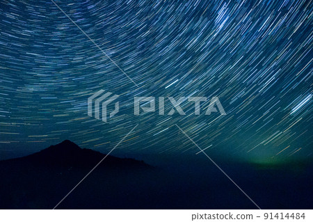 starry sky with mountains in Iceland on long endurance. TimeLapse Concept 91414484