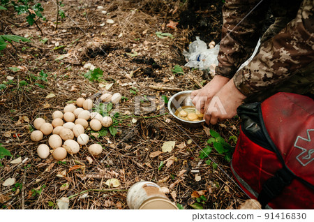 Eggs and a deep bowl, the Ukrainian military prepares eggs in the field, war and food for the military. Eggs and a deep bowl, the Ukrainian military prepares eggs in the field, war and food for the military. 91416830