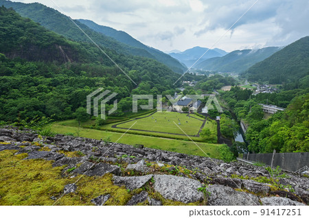 [兵庫] 朝來森美術館附近的翠綠多多良木水壩很漂亮。 91417251