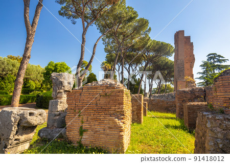 The ancient roman ruins on The Palatine Hill. 91418012