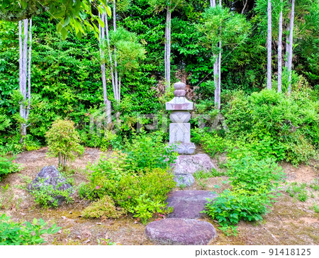 A memorial tower for Tayu Yoshino and Shomei Ashiya at Josho-ji Temple in Kyoto 91418125