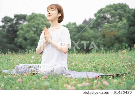 Park yoga meditation 91420420