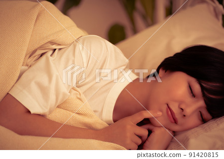 A woman who sleeps well 91420815