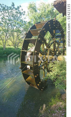 Original scenery of Azumino (clean flow of Tatekawa and water wheel) 91421335