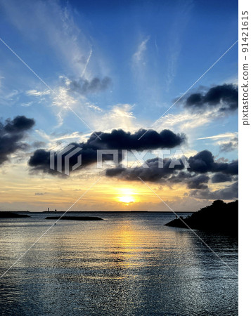 Umisora公園晚上視圖，沖繩島Nahanami 91421615