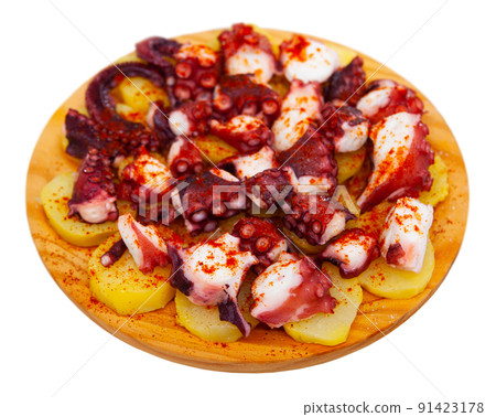 Dish of Spanish cuisine is the octopus in Galician 91423178