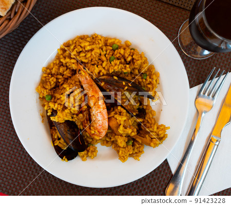 Portion of fresh seafood paella Portion of fresh seafood paella 91423228