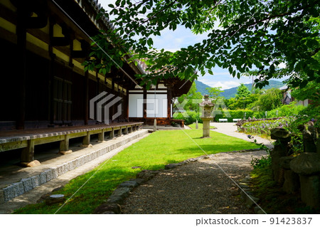 Naramachi / Gangoji / Zen room porch and stone lantern Naramachi / Gangoji / Zen room porch and stone lantern 91423837