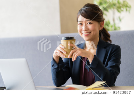 女性的成功 91423997